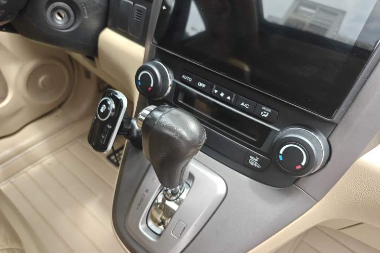 Used Honda CR-V 2010 2.4L automatic four-wheel drive luxury version Gear Lever