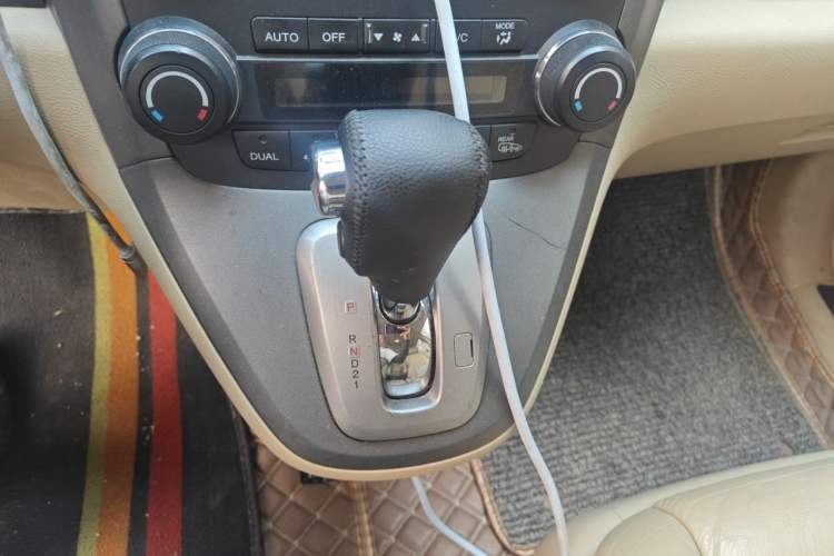 Used Honda CR-V 2010 2.4L automatic four-wheel drive luxury version Gear Lever
