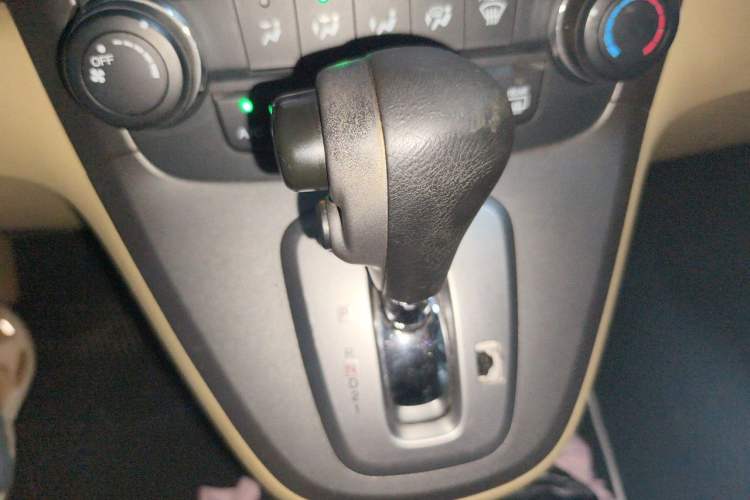 Used Honda CR-V 2010 2.0L automatic two-wheel drive urban version Gear Lever