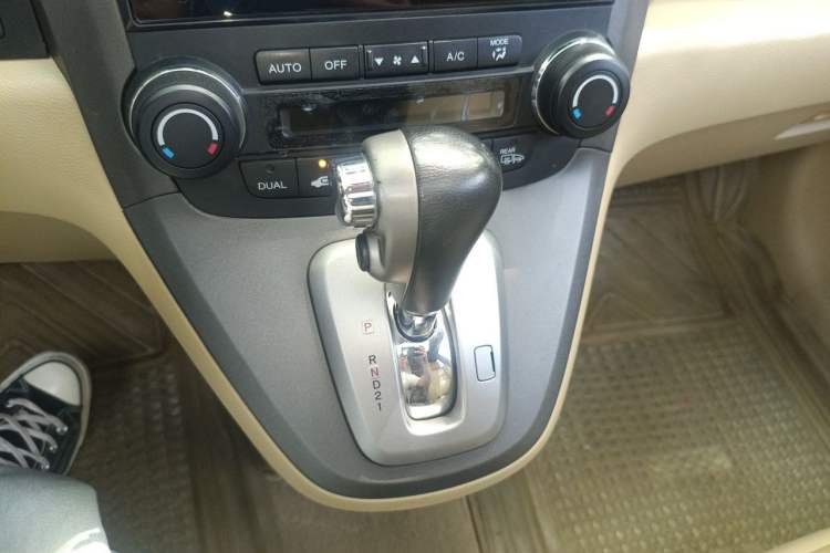 Used Honda CR-V 2010 2.4L automatic four-wheel drive luxury version Gear Lever
