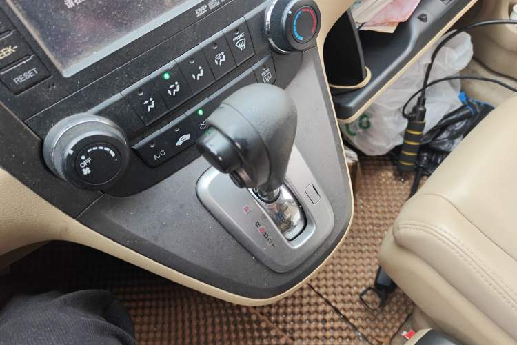 Used Honda CR-V 2010 2.0L automatic two-wheel drive urban version Gear Lever