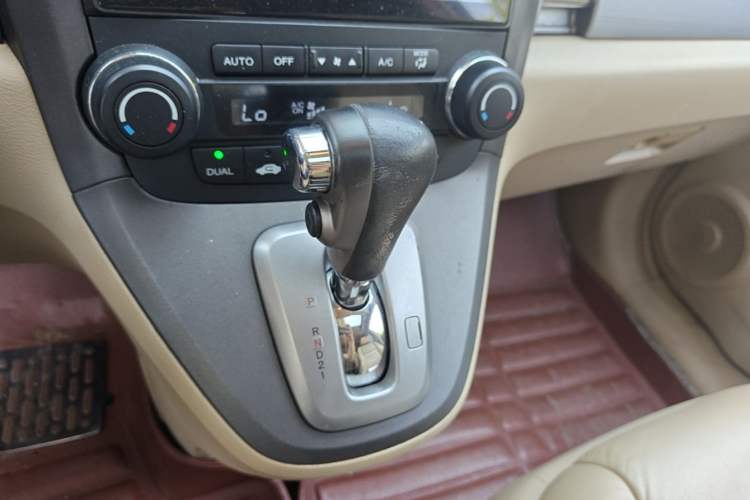 Used Honda CR-V 2010 2.4L automatic four-wheel drive luxury version Gear Lever