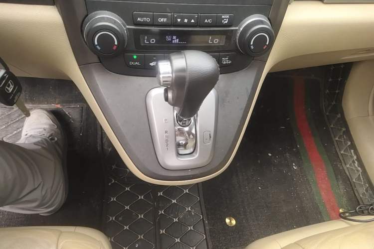 Used Honda CR-V 2010 2.4L automatic four-wheel drive luxury version Gear Lever