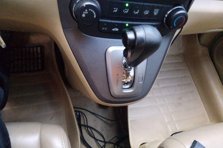 Used Honda CR-V 2010 2.0L automatic two-wheel drive urban version Gear Lever