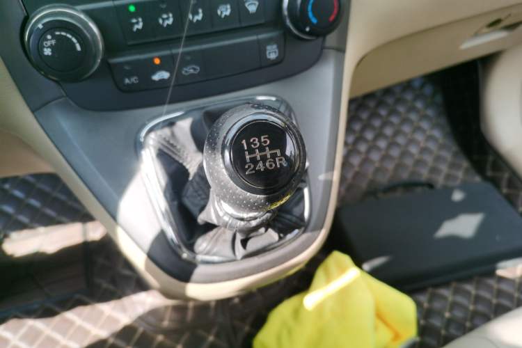 Used Honda CR-V 2010 2.0L manual two-wheel drive urban version Gear Lever