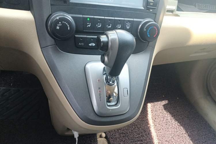 Used Honda CR-V 2010 2.0L automatic two-wheel drive urban version Gear Lever