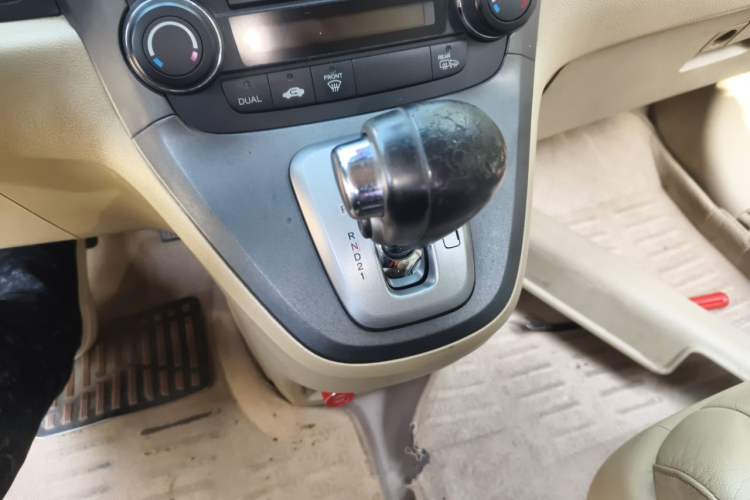 Used Honda CR-V 2010 2.4L automatic four-wheel drive luxury version Gear Lever