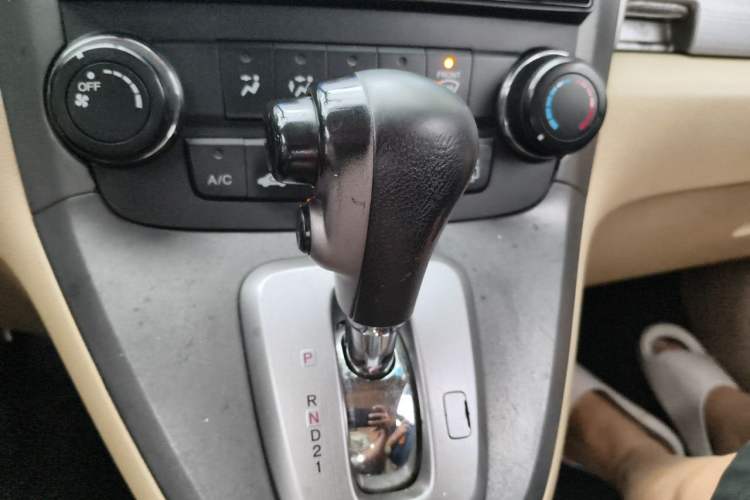 Used Honda CR-V 2010 2.0L automatic two-wheel drive urban version Gear Lever