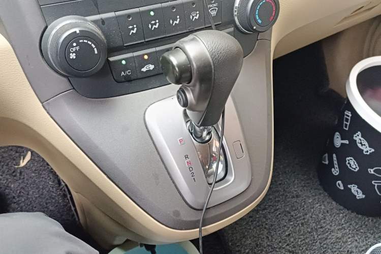 Used Honda CR-V 2010 2.0L automatic two-wheel drive urban version Gear Lever