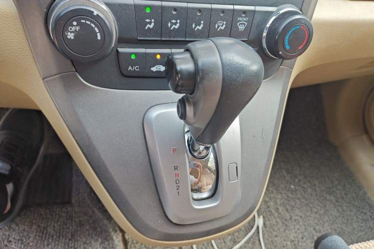 Used Honda CR-V 2010 2.0L automatic two-wheel drive urban version Gear Lever