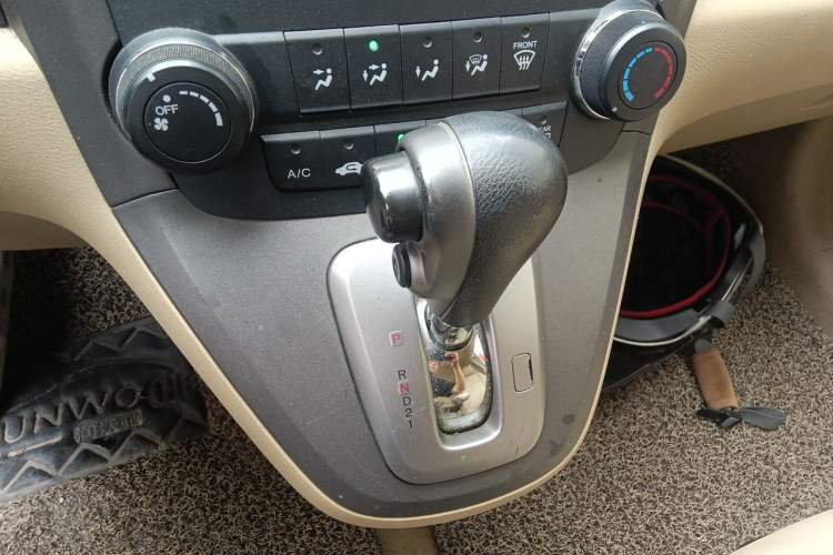 Used Honda CR-V 2010 2.0L automatic two-wheel drive urban version Gear Lever