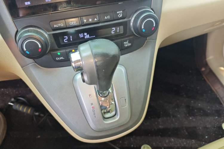 Used Honda CR-V 2010 2.4L automatic four-wheel drive luxury version Gear Lever