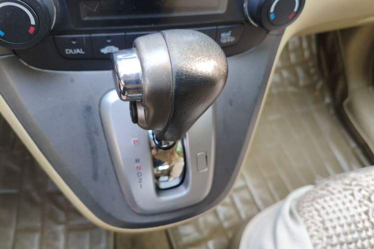 Used Honda CR-V 2010 2.4L automatic four-wheel drive luxury version Gear Lever