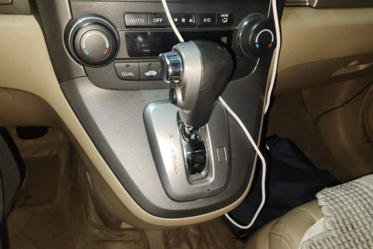 Used Honda CR-V 2010 2.4L Automatic Four-Wheel Drive Prestige Edition Gear Lever