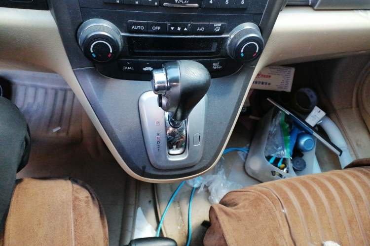Used Honda CR-V 2010 2.4L automatic four-wheel drive luxury version Gear Lever