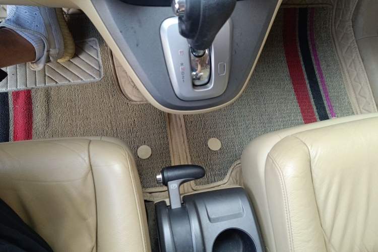 Used Honda CR-V 2010 2.4L Automatic Four-Wheel Drive Prestige Navigation Edition Gear Lever