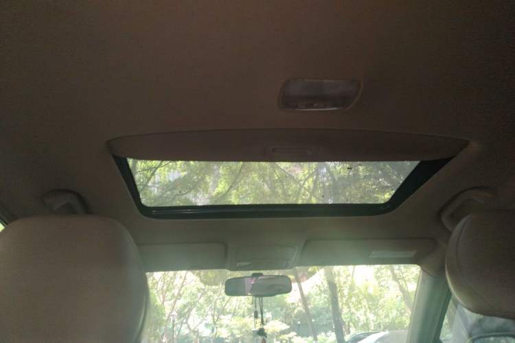 Used Honda CR-V 2010 2.4L Automatic Four-Wheel Drive Prestige Navigation Edition Headliner