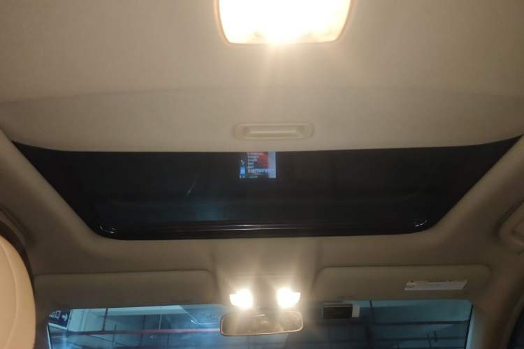 Used Honda CR-V 2010 2.4L automatic four-wheel drive luxury version Headliner