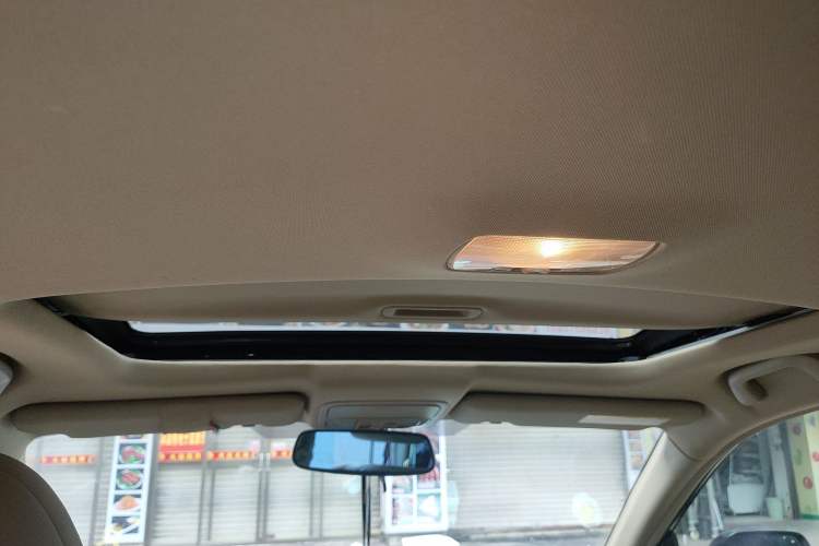 Used Honda CR-V 2010 2.4L Automatic Four-Wheel Drive Prestige Navigation Edition Headliner