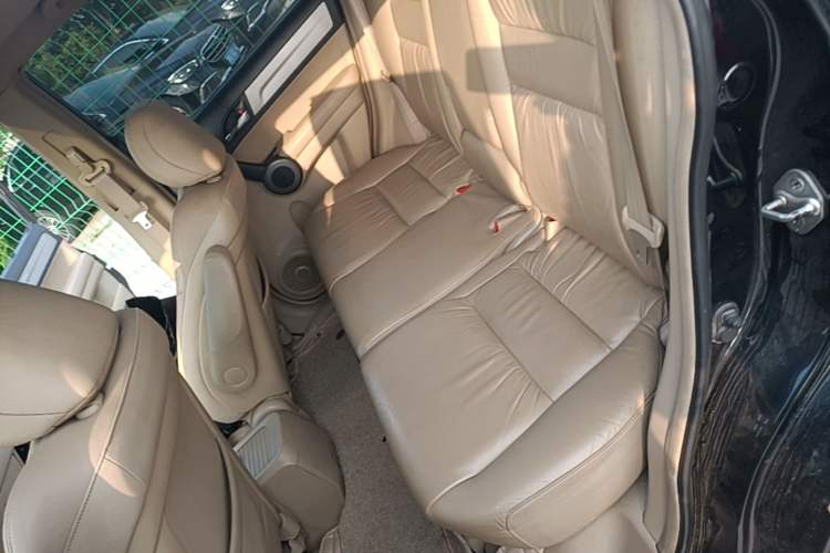 Used Honda CR-V 2010 2.4L automatic four-wheel drive luxury version Left Rear Seat