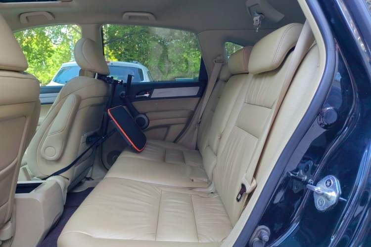 Used Honda CR-V 2010 2.4L automatic four-wheel drive luxury version Left Rear Seat