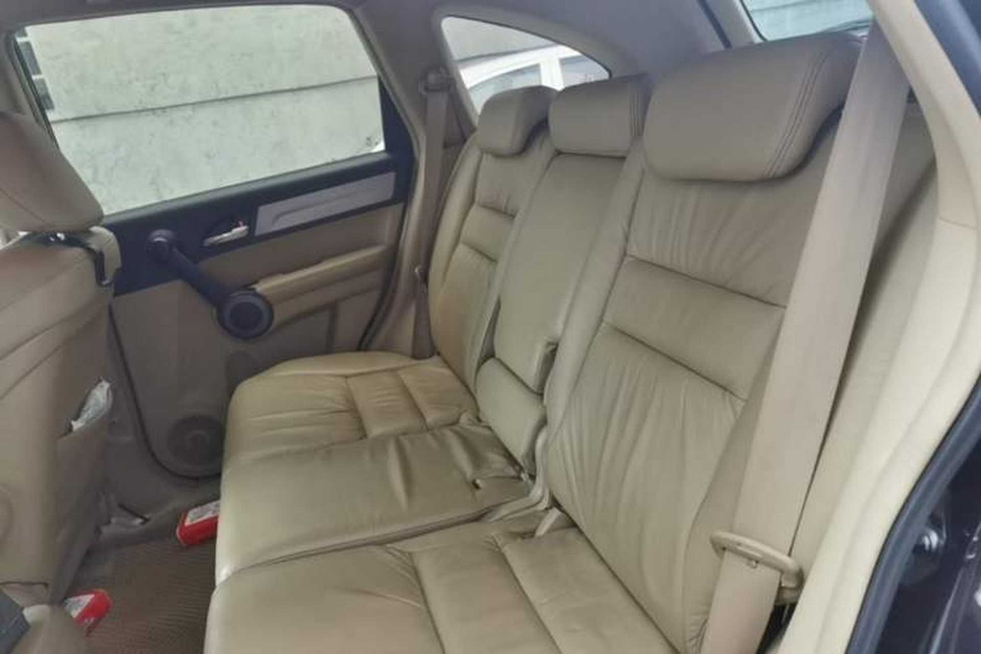 Used Honda CR-V 2010 2.4L automatic four-wheel drive luxury version Left Rear Seat