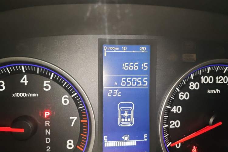 Used Honda CR-V 2010 2.0L automatic two-wheel drive urban version Odometer Close Up