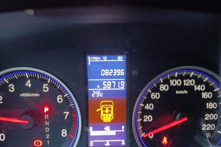 Used Honda CR-V 2010 2.0L Automatic Four-Wheel Drive Classic Edition Odometer Close Up