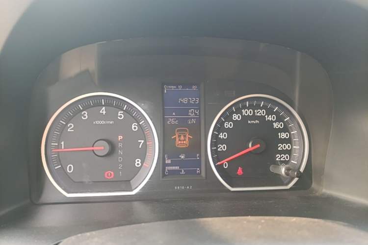 Used Honda CR-V 2010 2.4L automatic four-wheel drive luxury version Odometer Close Up