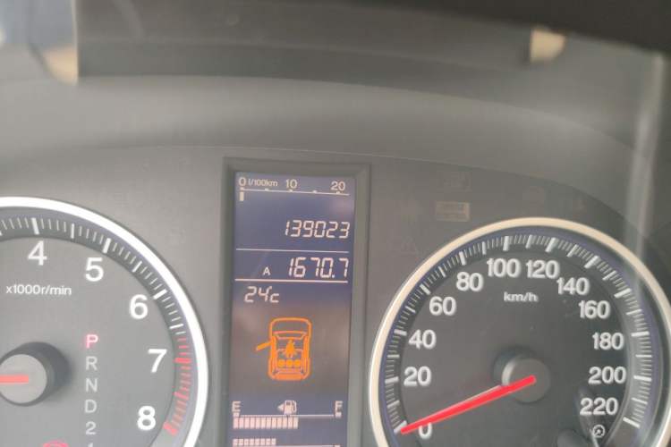 Used Honda CR-V 2010 2.0L automatic two-wheel drive urban version Odometer Close Up