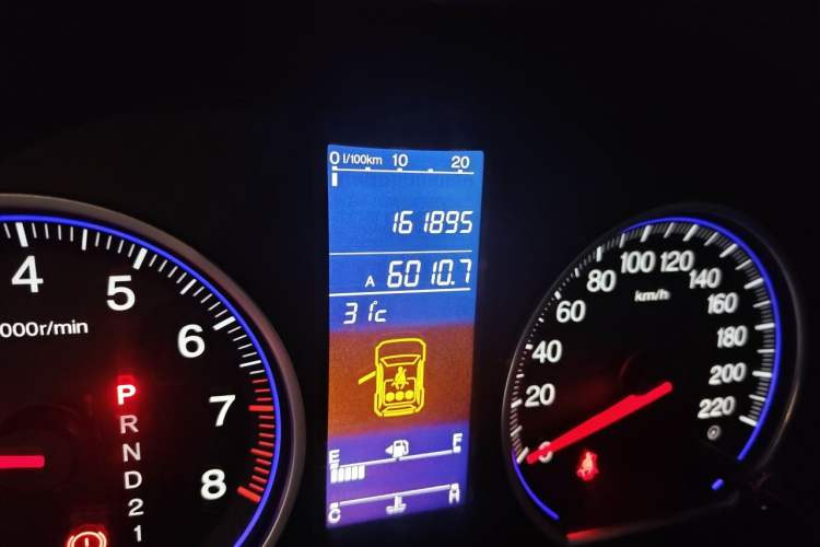 Used Honda CR-V 2010 2.0L automatic two-wheel drive urban version Odometer Close Up