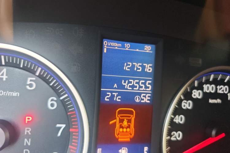 Used Honda CR-V 2010 2.4L automatic four-wheel drive luxury version Odometer Close Up