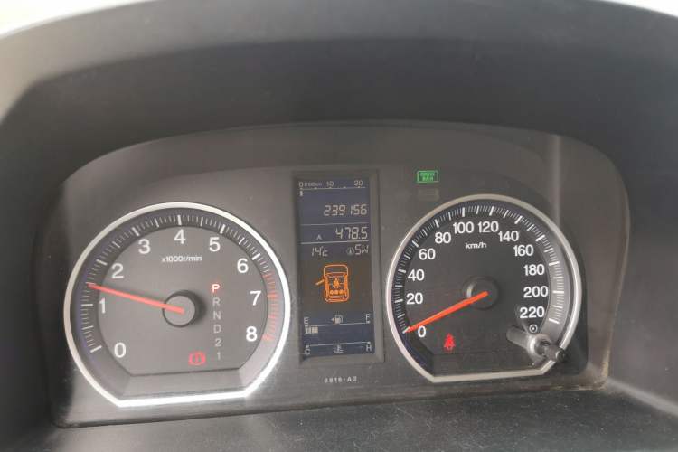 Used Honda CR-V 2010 2.4L automatic four-wheel drive luxury version Odometer Close Up