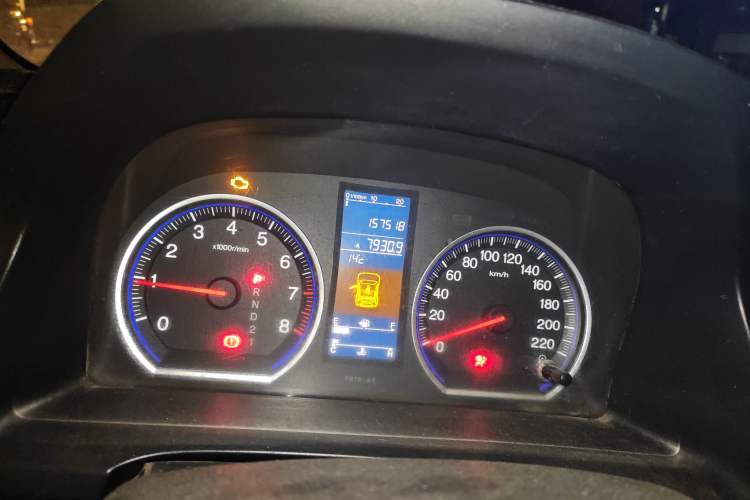 Used Honda CR-V 2010 2.0L Automatic Four-Wheel Drive Classic Edition Odometer Close Up