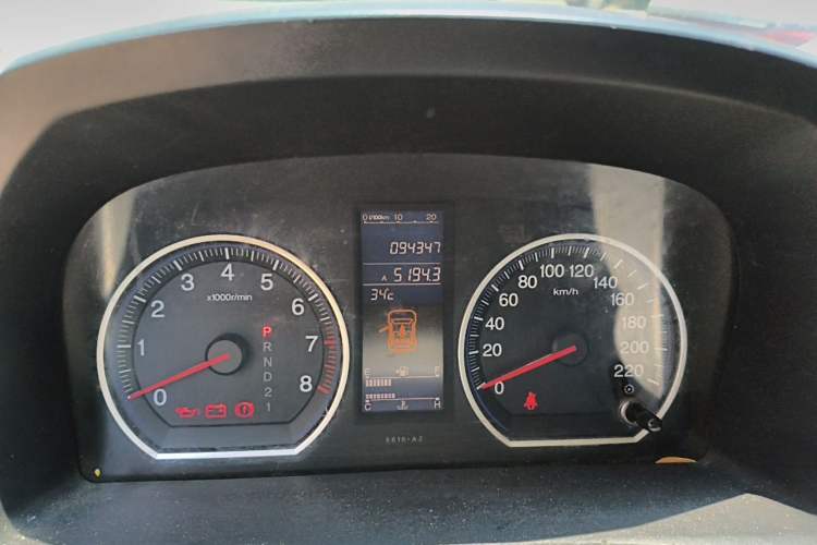 Used Honda CR-V 2010 2.0L automatic two-wheel drive urban version Odometer Close Up