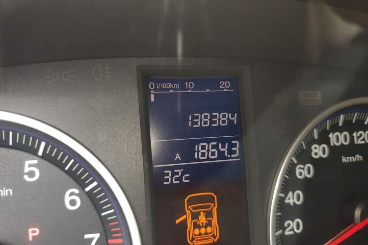 Used Honda CR-V 2010 2.0L Automatic Four-Wheel Drive Classic Edition Odometer Close Up