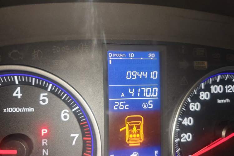 Used Honda CR-V 2010 2.4L automatic four-wheel drive luxury version Odometer Close Up
