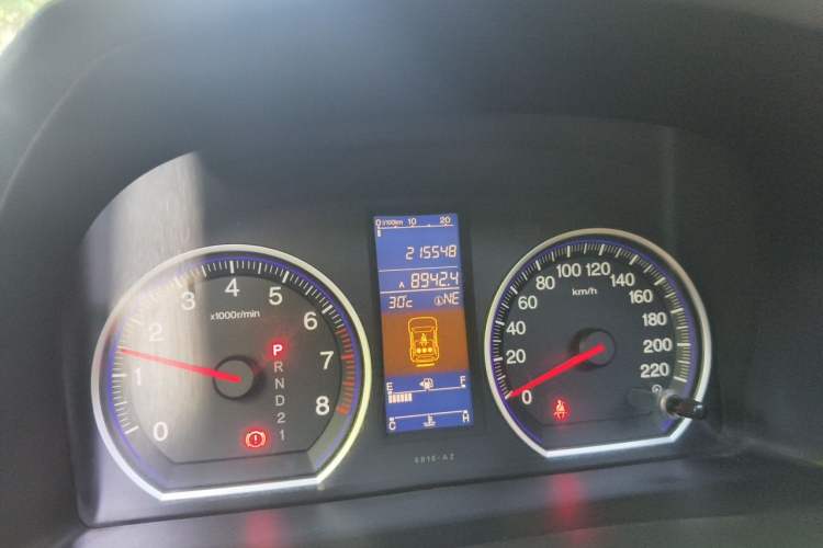 Used Honda CR-V 2010 2.4L automatic four-wheel drive luxury version Odometer Close Up