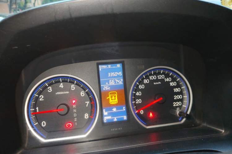 Used Honda CR-V 2010 2.0L automatic two-wheel drive urban version Odometer Close Up