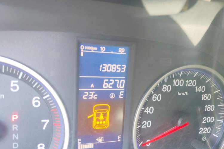 Used Honda CR-V 2010 2.4L automatic four-wheel drive luxury version Odometer Close Up