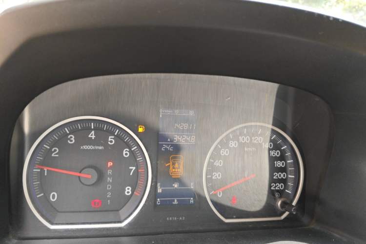 Used Honda CR-V 2010 2.0L Automatic Four-Wheel Drive Classic Edition Odometer Close Up