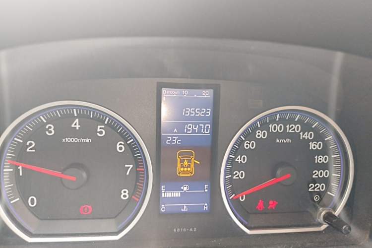 Used Honda CR-V 2010 2.0L manual two-wheel drive urban version Odometer Close Up
