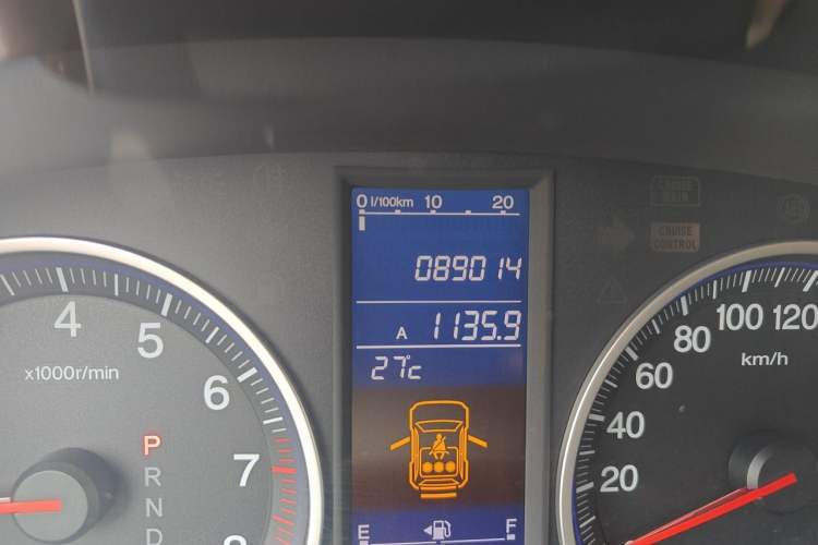 Used Honda CR-V 2010 2.0L automatic two-wheel drive urban version Odometer Close Up