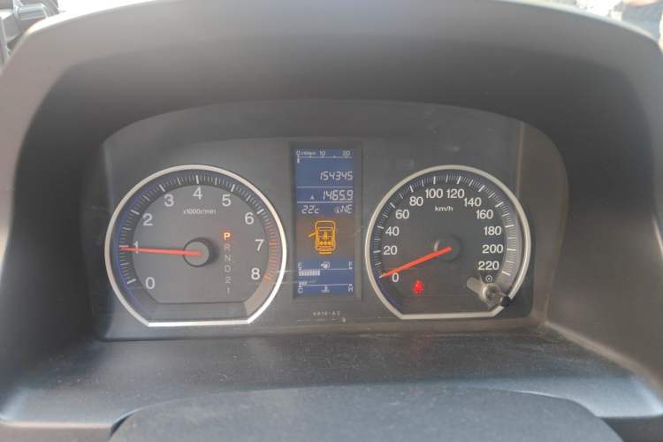 Used Honda CR-V 2010 2.4L automatic four-wheel drive luxury version Odometer Close Up