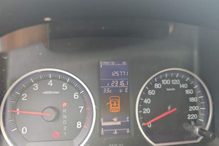 Used Honda CR-V 2010 2.4L automatic four-wheel drive luxury version Odometer Close Up