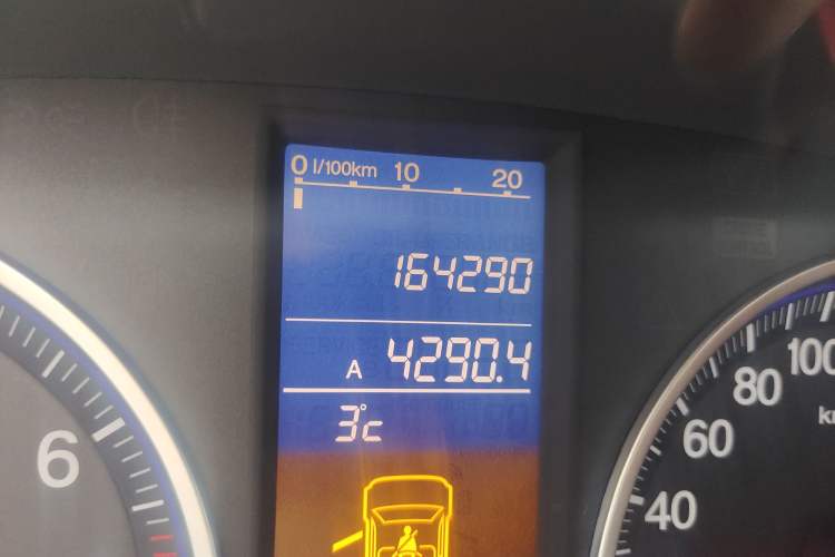 Used Honda CR-V 2010 2.0L Automatic Four-Wheel Drive Classic Edition Odometer Close Up