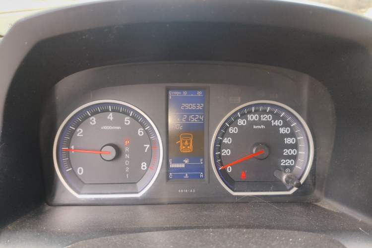 Used Honda CR-V 2010 2.0L Automatic Four-Wheel Drive Classic Edition Odometer Close Up