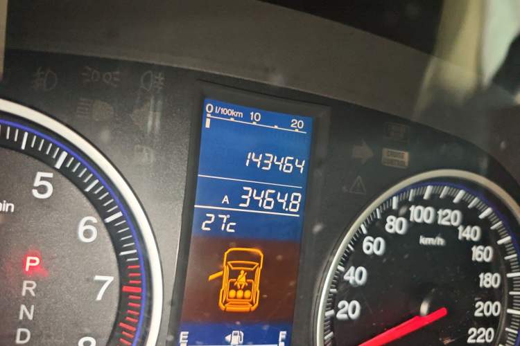 Used Honda CR-V 2010 2.0L automatic two-wheel drive urban version Odometer Close Up