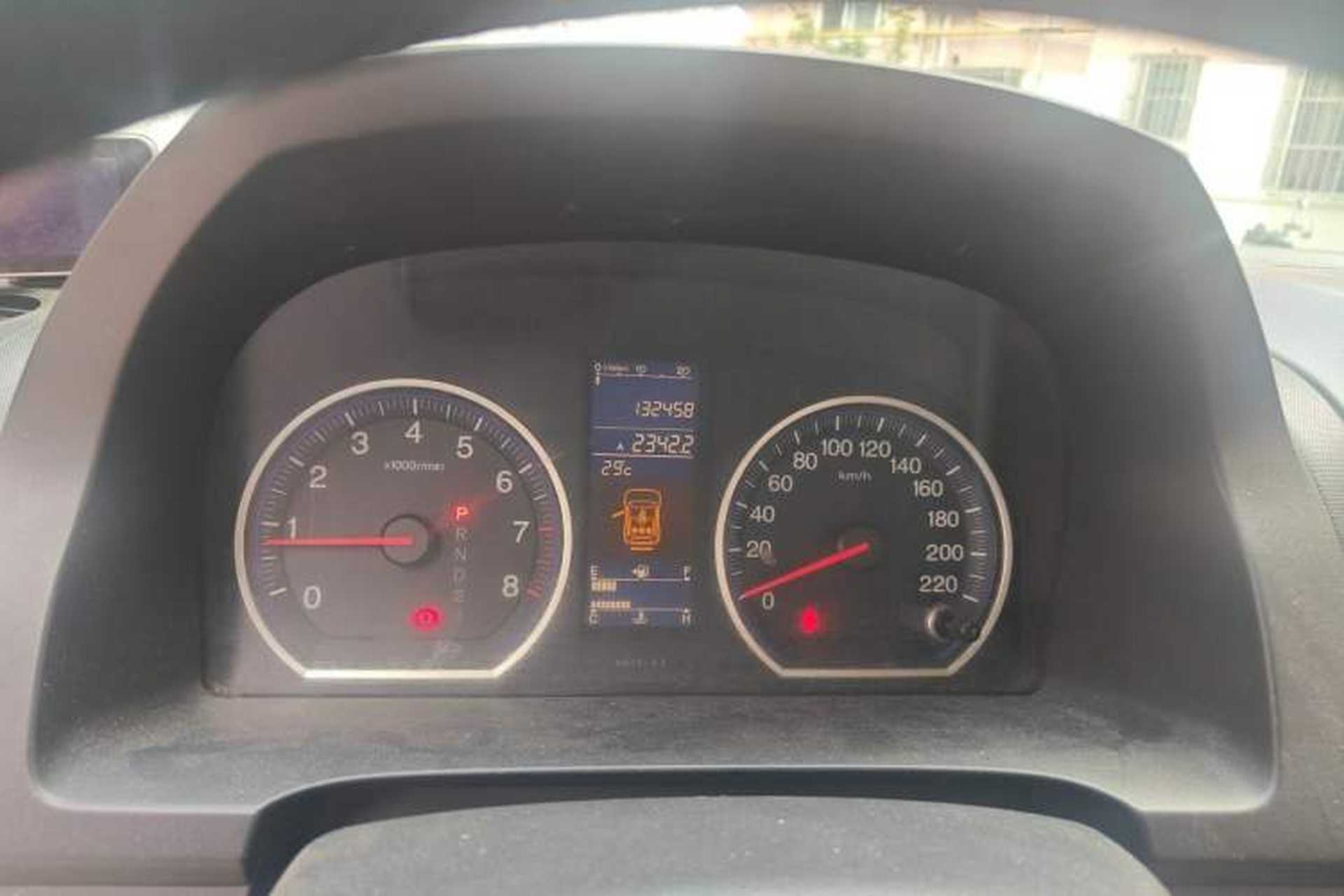 Used Honda CR-V 2010 2.0L automatic two-wheel drive urban version Odometer Close Up
