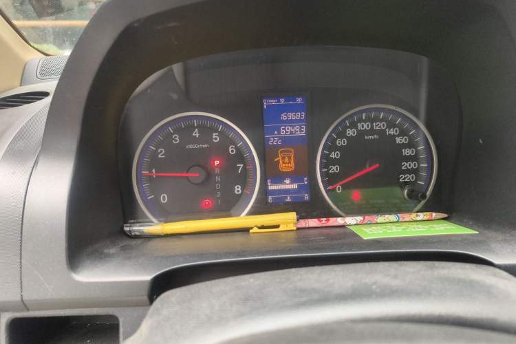 Used Honda CR-V 2010 2.0L Automatic Four-Wheel Drive Classic Edition Odometer Close Up